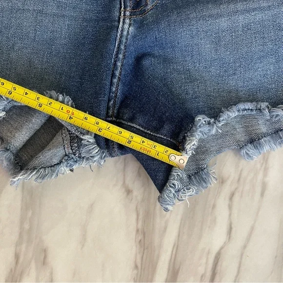 7 For All Mankind High-Rise Frayed Cuff Stretch Denim Jeans Shorts Size 29 - Picture 5 of 8